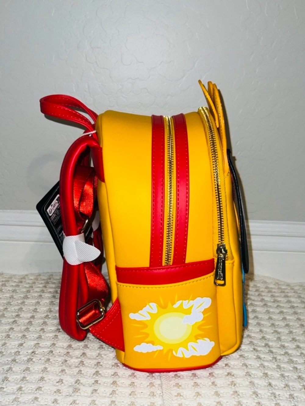 NWT Loungefly Disney Pluto Web Exclusive Summer Beach Cosplay Mini Backpack - Picture 4 of 8